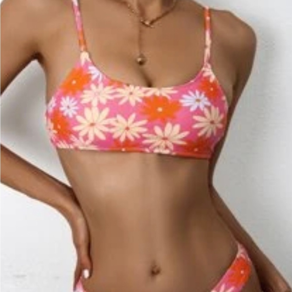 Women’s pink flower bikini top